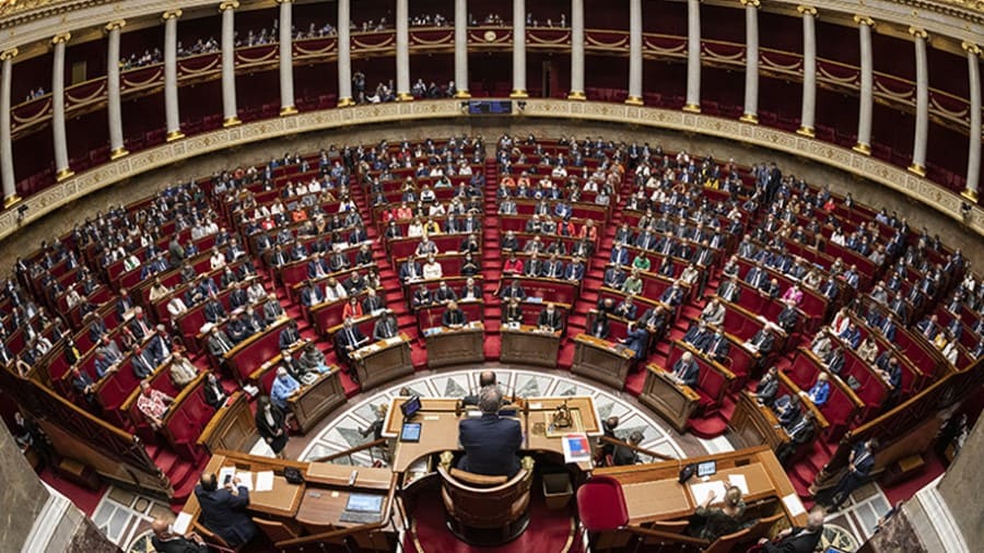 Y a-t-il parmi les parlementaires un volontaire pour reprendre la loi du 6 août 2015 sur les bourses régionales pour les PME non cotées ?